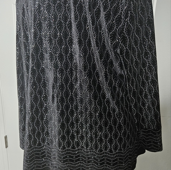 NWT K Woman Black Jeweled Shell with Silver Shell - Picture 6 of 9